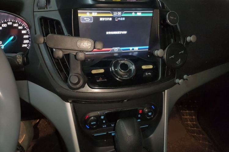 Used Ford Kuga 2015 1.5L GTDi Two-Wheel-Drive Comfort Model Audio And AC Panel
