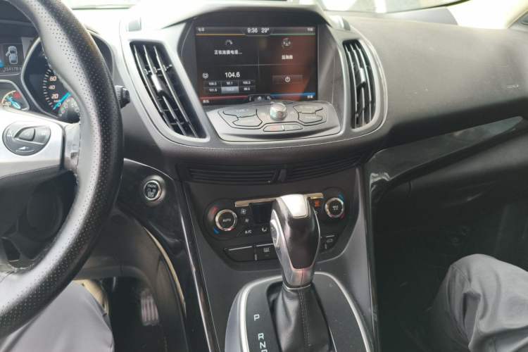 Used Ford Kuga 2015 2.0L GTDi Four-Wheel-Drive Sport Model Audio And AC Panel