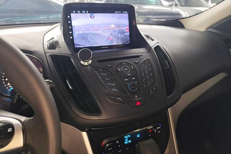 Used Ford Kuga 2015 1.5L GTDi Two-Wheel Drive Fashion Edition Audio And AC Panel
