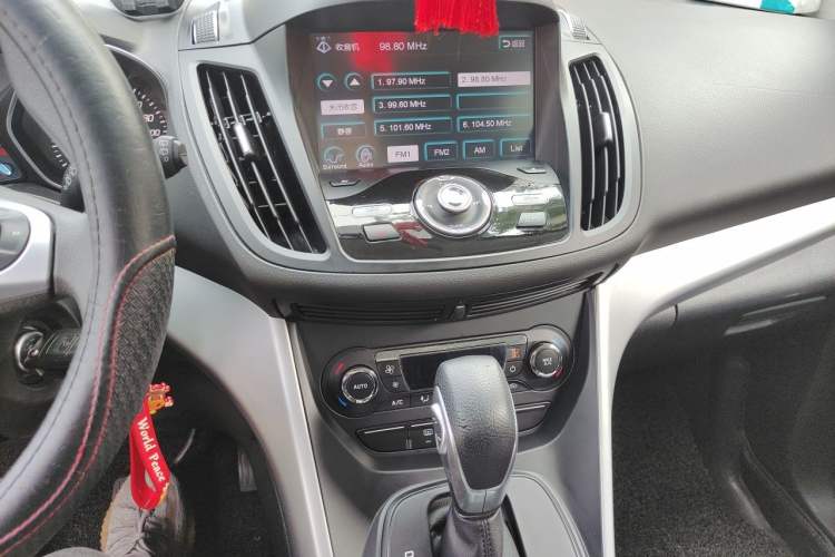 Used Ford Kuga 2015 1.5L GTDi Two-Wheel-Drive Comfort Model Audio And AC Panel