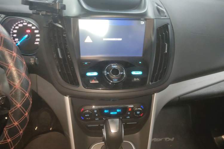 Used Ford Kuga 2015 1.5L GTDi Two-Wheel Drive Fashion Edition Audio And AC Panel