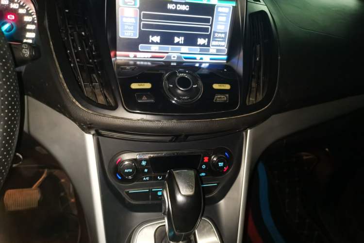 Used Ford Kuga 2015 1.5L GTDi Two-Wheel Drive Fashion Edition Audio And AC Panel