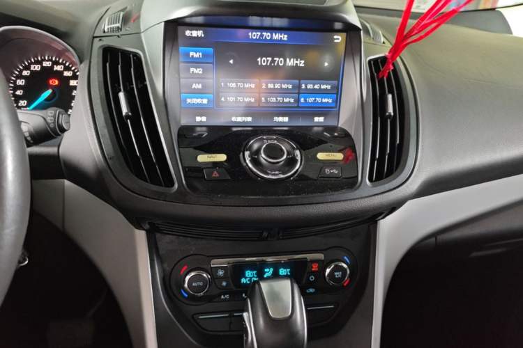 Used Ford Kuga 2015 1.5L GTDi Two-Wheel Drive Fashion Edition Audio And AC Panel