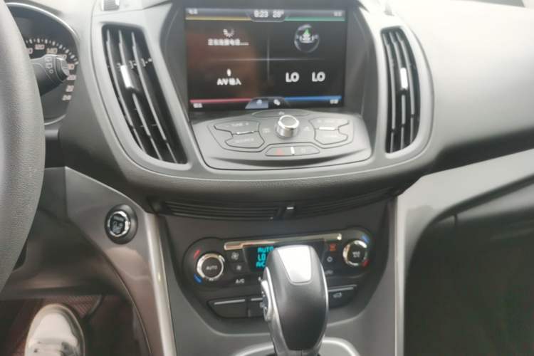 Used Ford Kuga 2015 1.5L GTDi Four-Wheel-Drive Elite Model Audio And AC Panel
