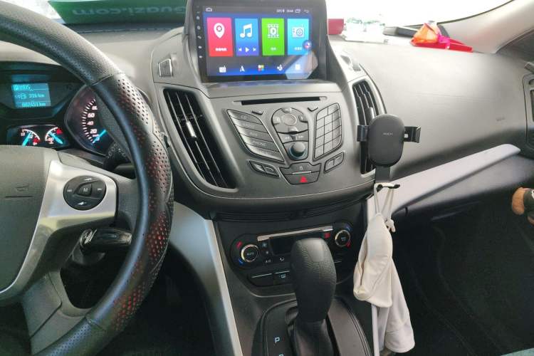 Used Ford Kuga 2015 1.5L GTDi Two-Wheel-Drive Comfort Model Audio And AC Panel