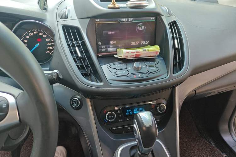 Used Ford Kuga 2015 1.5L GTDi Four-Wheel-Drive Elite Model Audio And AC Panel