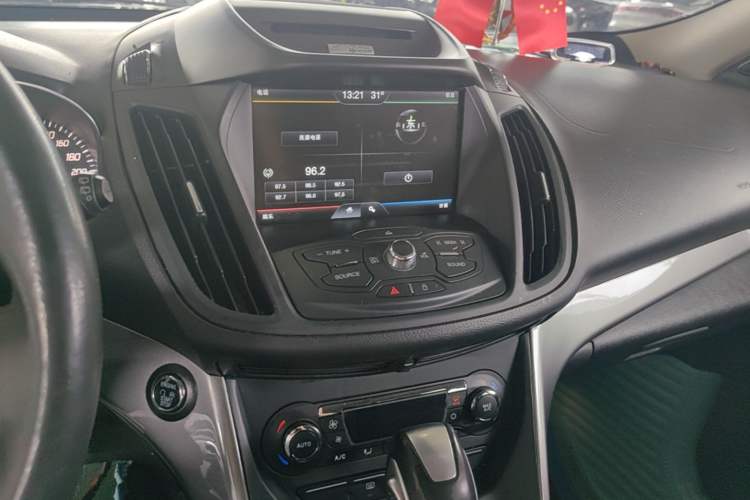 Used Ford Kuga 2015 2.0L GTDi Four-Wheel Drive Elite Model Audio And AC Panel