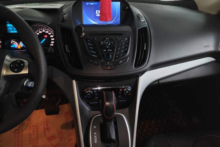 Used Ford Kuga 2015 1.5L GTDi Two-Wheel Drive Fashion Edition Audio And AC Panel