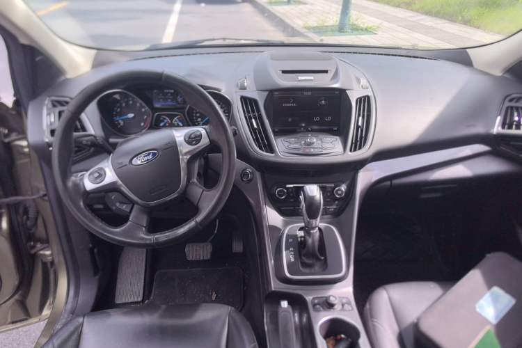 Used Ford Kuga 2015 1.5L GTDi Four-Wheel-Drive Elite Model Center Console