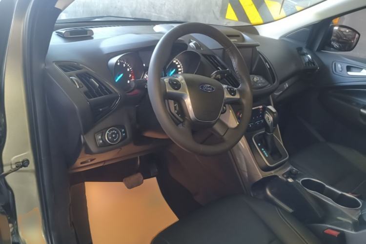 Used Ford Kuga 2015 1.5L GTDi Four-Wheel-Drive Elite Model Center Console