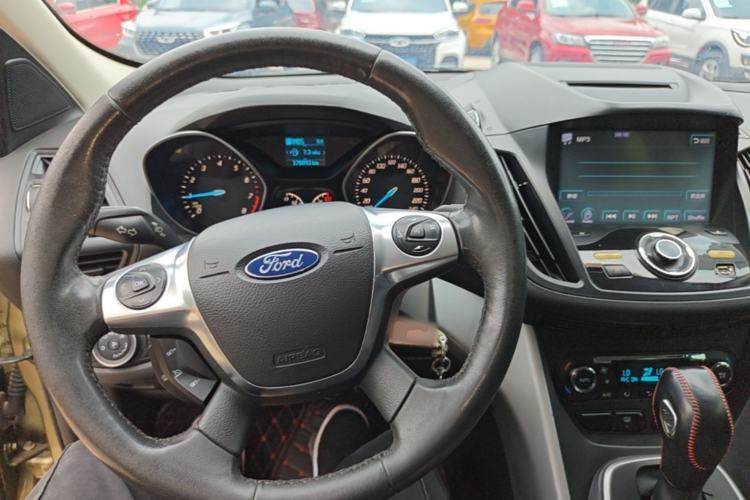 Used Ford Kuga 2015 1.5L GTDi Two-Wheel Drive Fashion Edition Center Console