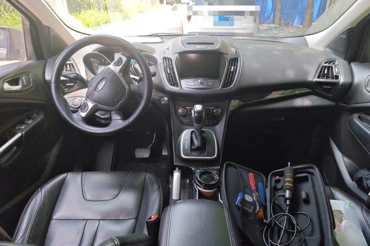 Used Ford Kuga 2015 2.0L GTDi Four-Wheel-Drive Sport Model Center Console