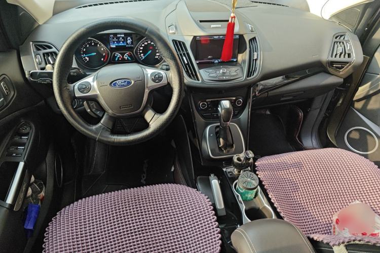 Used Ford Kuga 2015 2.0L GTDi Four-Wheel-Drive Sport Model Center Console