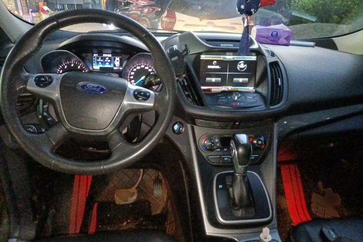 Used Ford Kuga 2015 1.5L GTDi Four-Wheel-Drive Elite Model Center Console