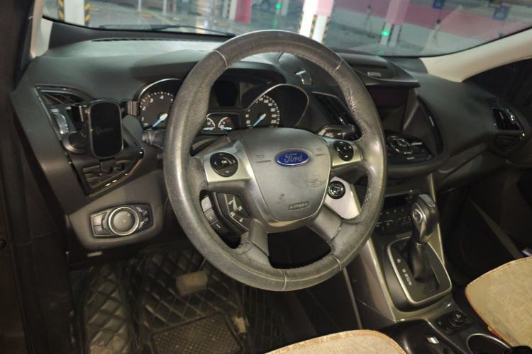 Used Ford Kuga 2015 2.0L GTDi Four-Wheel Drive Prestige Model Center Console