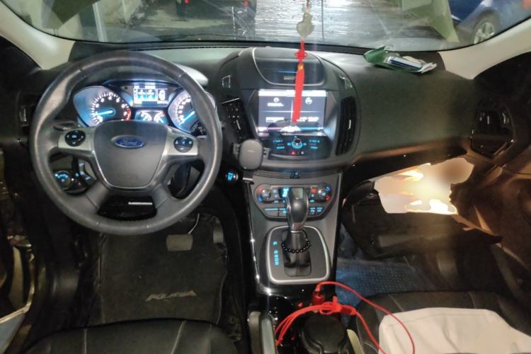 Used Ford Kuga 2015 2.0L GTDi Four-Wheel-Drive Sport Model Center Console