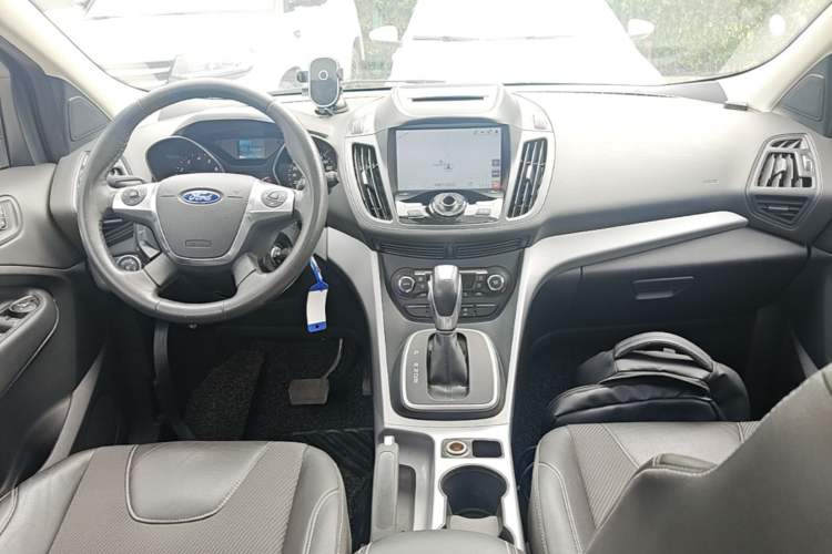 Used Ford Kuga 2015 1.5L GTDi Two-Wheel Drive Fashion Edition Center Console