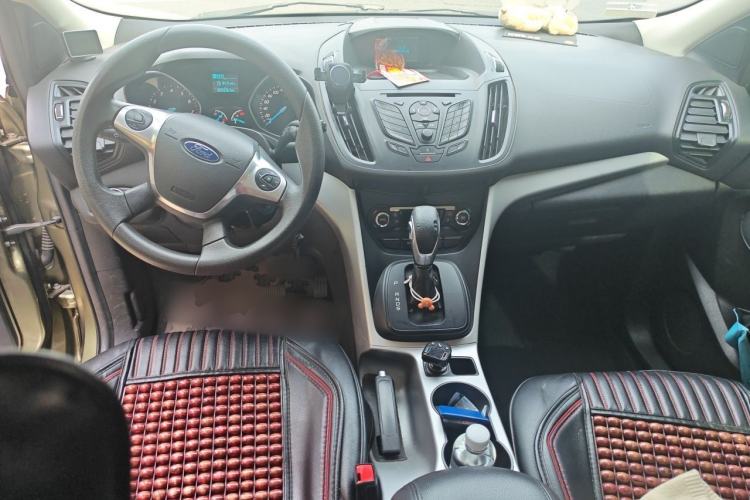 Used Ford Kuga 2015 1.5L GTDi Two-Wheel-Drive Comfort Model Center Console