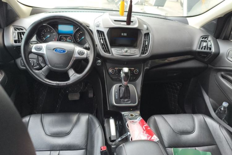 Used Ford Kuga 2015 2.0L GTDi Four-Wheel-Drive Sport Model Center Console