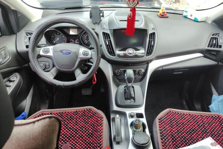 Used Ford Kuga 2015 1.5L GTDi Two-Wheel-Drive Comfort Model Center Console