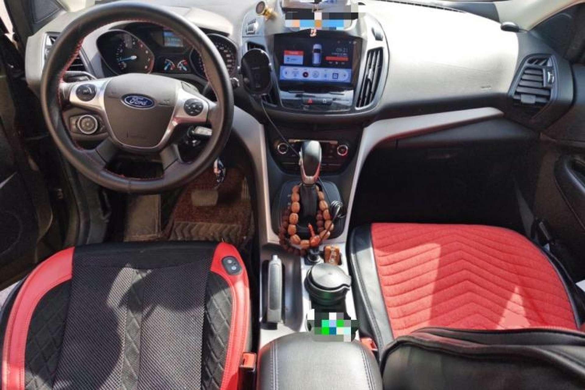 Used Ford Kuga 2015 1.5L GTDi Two-Wheel-Drive Comfort Model Center Console