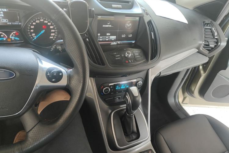 Used Ford Kuga 2015 1.5L GTDi Four-Wheel-Drive Elite Model Center Console
