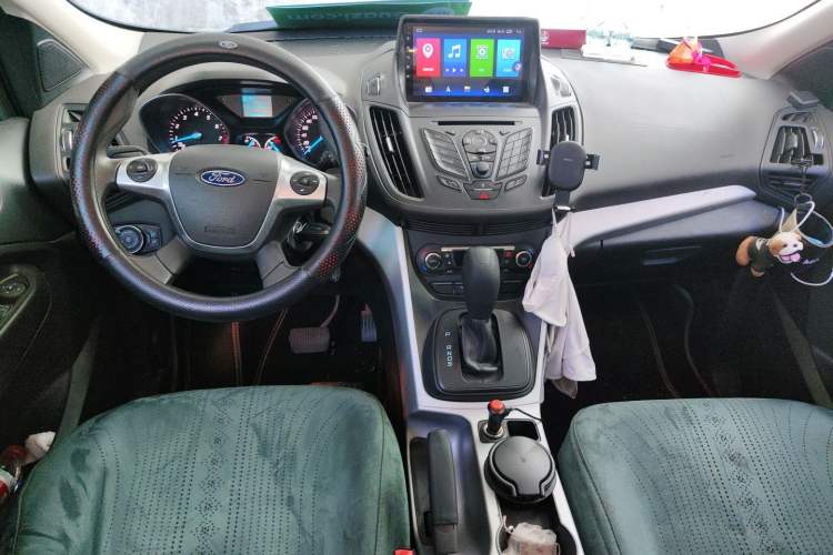 Used Ford Kuga 2015 1.5L GTDi Two-Wheel-Drive Comfort Model Center Console