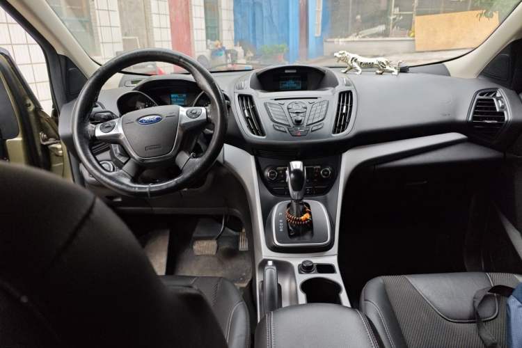 Used Ford Kuga 2015 1.5L GTDi Two-Wheel Drive Fashion Edition Center Console