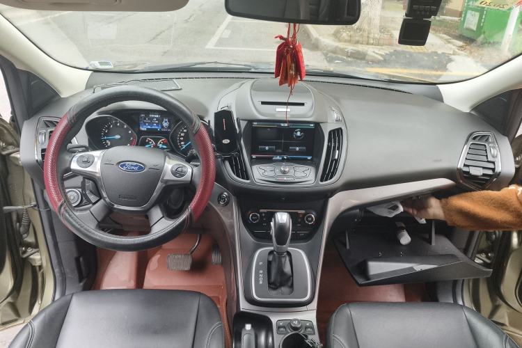 Used Ford Kuga 2015 1.5L GTDi Four-Wheel-Drive Elite Model Center Console