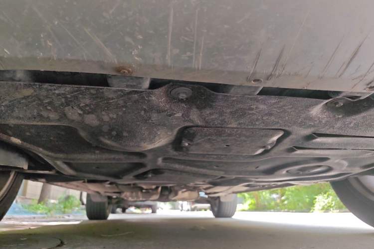 Used Ford Kuga 2015 2.0L GTDi Four-Wheel-Drive Sport Model Chassis Front