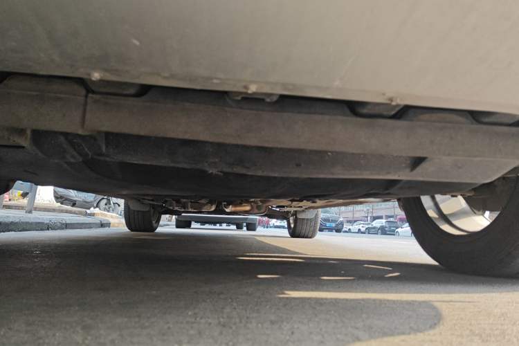 Used Ford Kuga 2015 2.0L GTDi Four-Wheel-Drive Sport Model Chassis Front