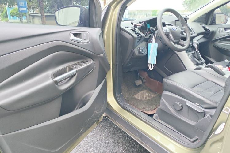 Used Ford Kuga 2015 1.5L GTDi Two-Wheel-Drive Comfort Model Driver Seat