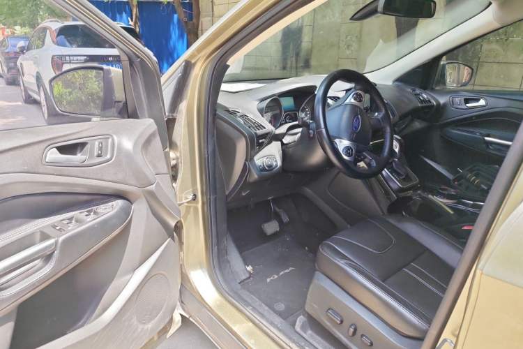 Used Ford Kuga 2015 2.0L GTDi Four-Wheel-Drive Sport Model Driver Seat