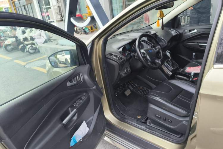 Used Ford Kuga 2015 2.0L GTDi Four-Wheel-Drive Sport Model Driver Seat
