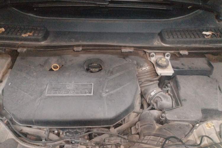 Used Ford Kuga 2015 2.0L GTDi Four-Wheel Drive Prestige Model Engine Bay