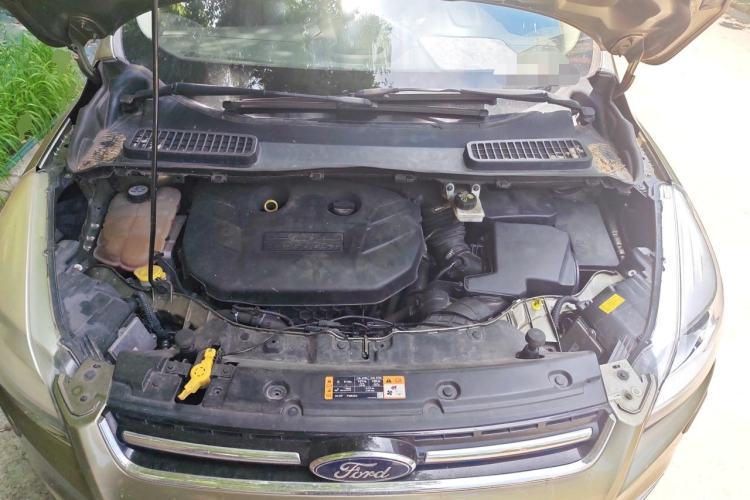 Used Ford Kuga 2015 2.0L GTDi Four-Wheel-Drive Sport Model Engine Bay