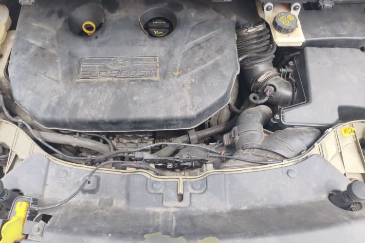 Used Ford Kuga 2015 2.0L GTDi Four-Wheel-Drive Sport Model Engine Bay