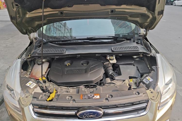 Used Ford Kuga 2015 2.0L GTDi Four-Wheel-Drive Sport Model Engine Bay