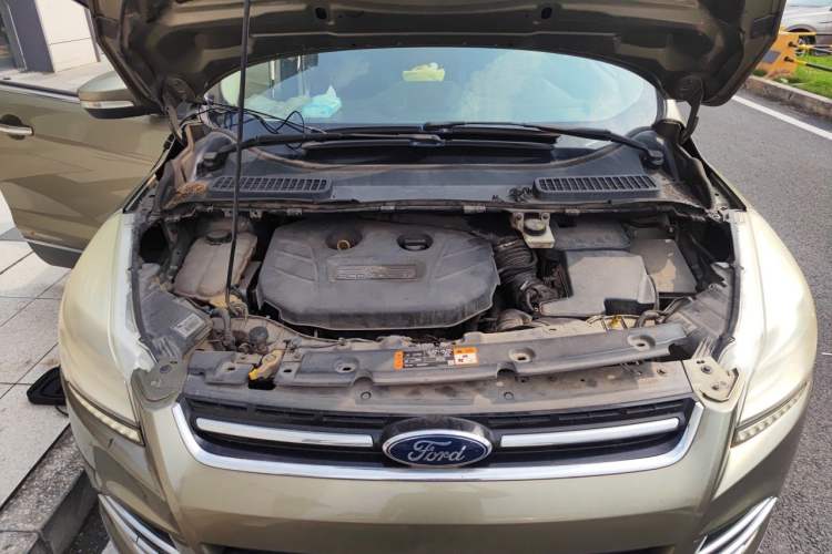 Used Ford Kuga 2015 2.0L GTDi Four-Wheel Drive Elite Model Engine Bay