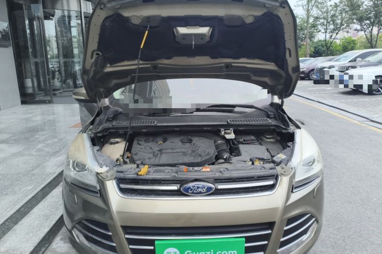 Used Ford Kuga 2015 2.0L GTDi Four-Wheel-Drive Sport Model Engine Bay