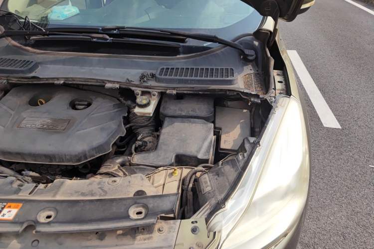 Used Ford Kuga 2015 2.0L GTDi Four-Wheel Drive Elite Model Engine Bay Left
