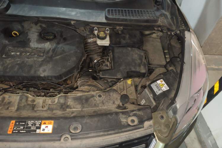 Used Ford Kuga 2015 2.0L GTDi Four-Wheel Drive Prestige Model Engine Bay Left