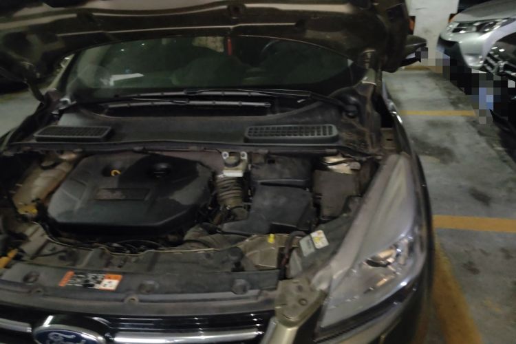 Used Ford Kuga 2015 2.0L GTDi Four-Wheel-Drive Sport Model Engine Bay Left