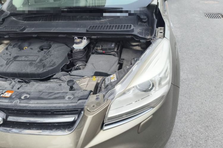 Used Ford Kuga 2015 2.0L GTDi Four-Wheel-Drive Sport Model Engine Bay Left