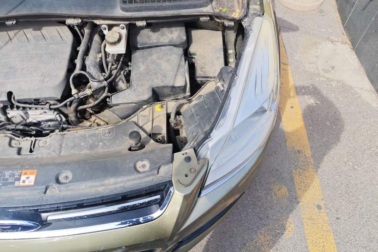 Used Ford Kuga 2015 1.5L GTDi Two-Wheel-Drive Comfort Model Engine Bay Left