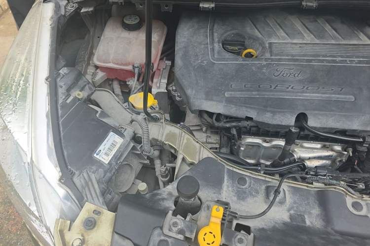 Used Ford Kuga 2015 1.5L GTDi Two-Wheel Drive Fashion Edition Engine Bay Right