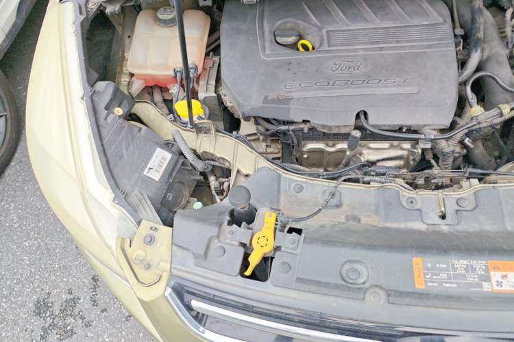 Used Ford Kuga 2015 1.5L GTDi Two-Wheel-Drive Comfort Model Engine Bay Right