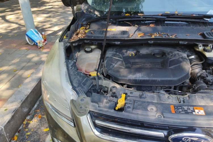 Used Ford Kuga 2015 2.0L GTDi Four-Wheel Drive Elite Model Engine Bay Right