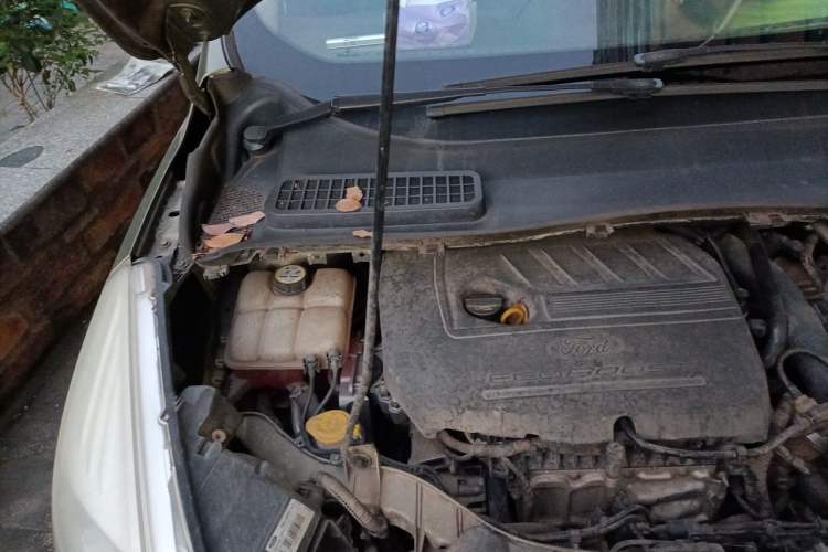 Used Ford Kuga 2015 1.5L GTDi Four-Wheel-Drive Elite Model Engine Bay Right