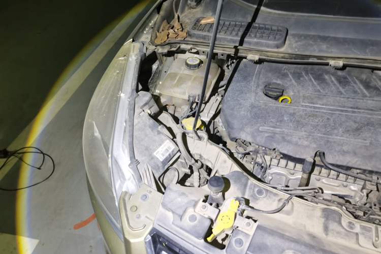 Used Ford Kuga 2015 1.5L GTDi Four-Wheel-Drive Elite Model Engine Bay Right